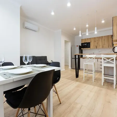 Квартири Люкс Метро Чернігівська Apartment Kyiv Exterior photo