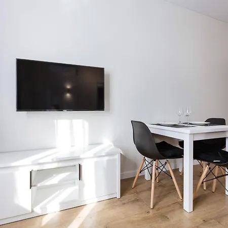Квартири Люкс Метро Чернігівська Apartment Kyiv Exterior photo