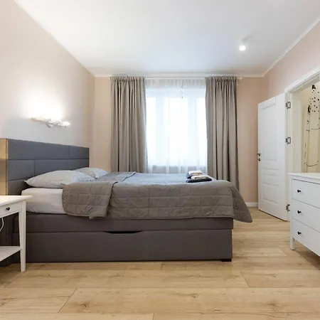 Квартири Люкс Метро Чернігівська Apartment Kyiv Exterior photo