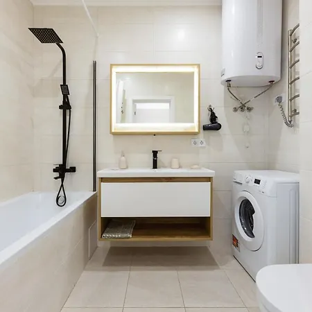 Квартири Люкс Метро Чернігівська Apartment Kyiv Exterior photo