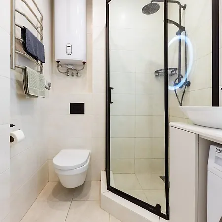 Квартири Люкс Метро Чернігівська Apartment Kyiv Exterior photo