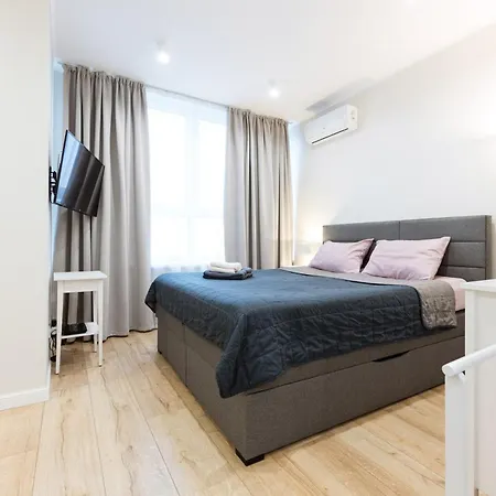 Квартири Люкс Метро Чернігівська Apartment Kyiv Exterior photo