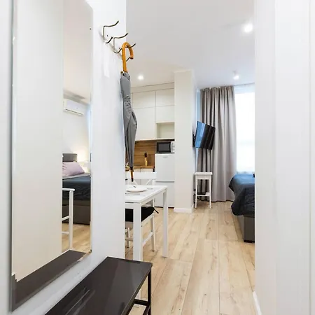 Квартири Люкс Метро Чернігівська Apartment Kyiv Exterior photo