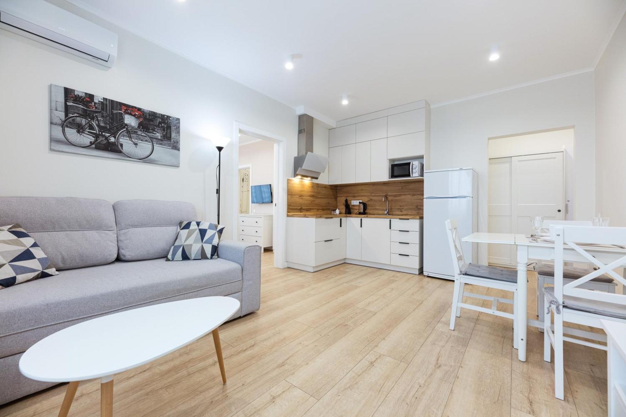 квартири люкс метро чернігівська Apartment *